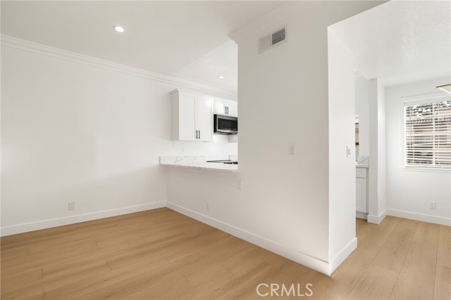 Detail Gallery Image 12 of 36 For 5799 Freebird Ln #102,  Oak Park,  CA 91377 - 2 Beds | 2/1 Baths