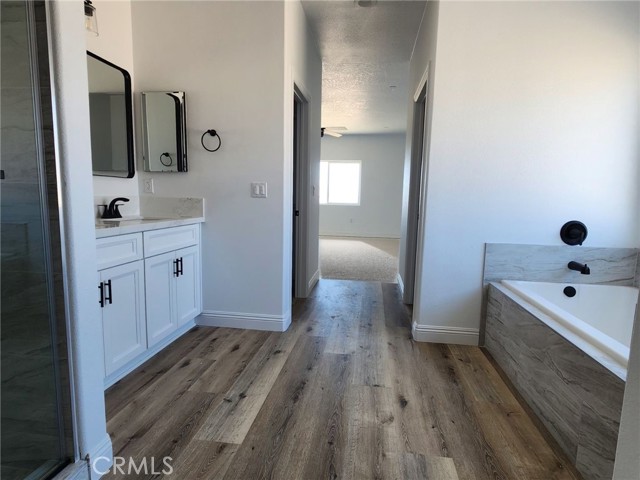 Detail Gallery Image 9 of 19 For 21053 Huasna Rd, Apple Valley,  CA 92307 - 4 Beds | 2/1 Baths