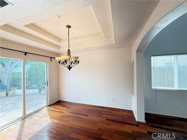 Detail Gallery Image 6 of 24 For 9030 Hayvenhurst Ave, North Hills,  CA 91343 - 4 Beds | 2/1 Baths