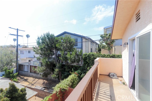 2616 Voorhees Avenue, Redondo Beach CA: https://media.crmls.org/medias/9a14b45d-d573-405b-ab4a-d49a2580842d.jpg