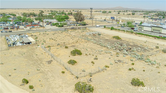 Detail Gallery Image 13 of 20 For 90 Palmdale Blvd, Sun Village,  CA 93543 - – Beds | – Baths