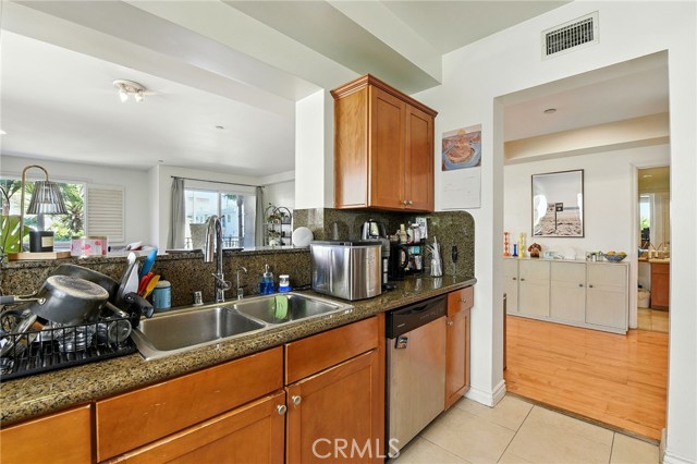 1241 S Westgate Avenue, Los Angeles CA: https://media.crmls.org/medias/9a1726a8-8d55-41e7-93d6-6e4039bad132.jpg