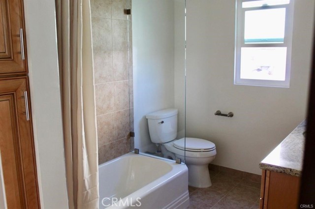 Detail Gallery Image 8 of 13 For 121 Paseo De La Concha #E,  Redondo Beach,  CA 90277 - 2 Beds | 1 Baths