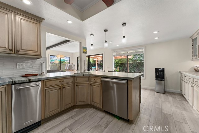 Detail Gallery Image 20 of 57 For 1520 Downs St, Oceanside,  CA 92054 - 4 Beds | 3 Baths