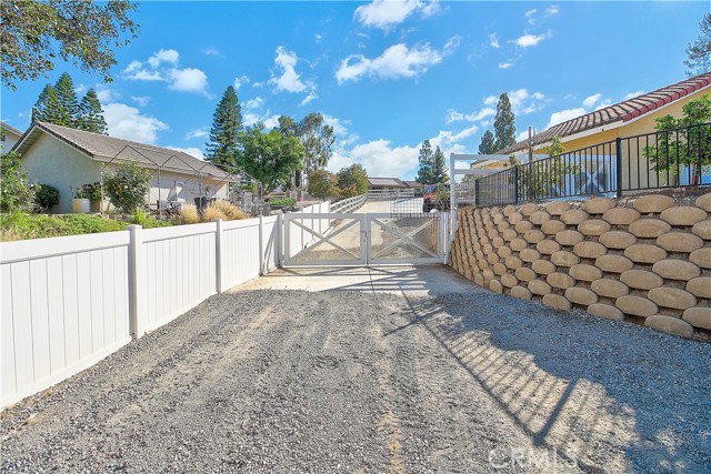18687 Chickory Drive, Riverside CA: https://media.crmls.org/medias/9a19ad7e-8867-4984-87b9-77a05c6b06b3.jpg