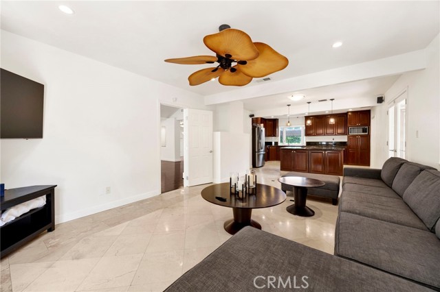 18930 Wells Drive, Tarzana CA: https://media.crmls.org/medias/9a1a23c0-f45b-41dd-8f3d-ee2d4db8fbd5.jpg