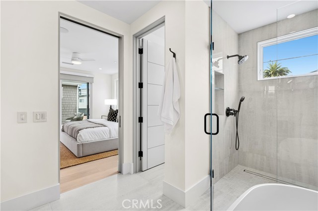 516 1/2 Larkspur Avenue, Corona del Mar CA: https://media.crmls.org/medias/9a1a8dbc-108f-4f5a-8194-3a3d5aaa066f.jpg