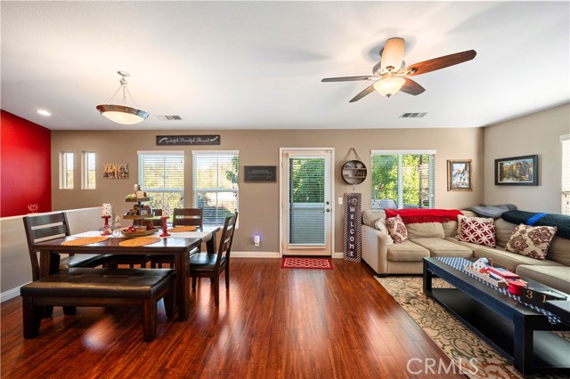 Detail Gallery Image 2 of 26 For 18024 Flynn Dr #5501,  Canyon Country,  CA 91387 - 2 Beds | 2 Baths