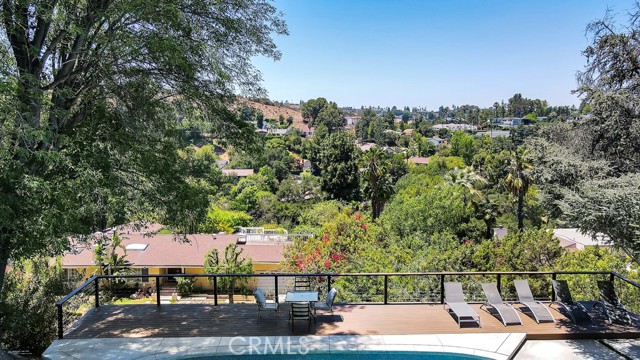 17072 Oak View Drive, Encino CA: https://media.crmls.org/medias/9a1b89b5-f7cf-44a0-8803-31215c99c3a6.jpg