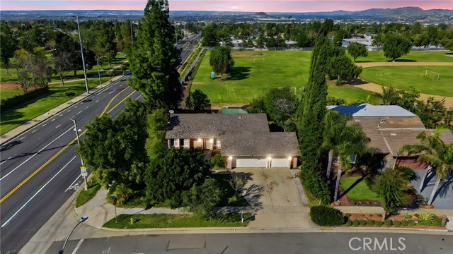 Detail Gallery Image 2 of 23 For 1077 Westpark, Corona,  CA 92882 - 4 Beds | 2 Baths