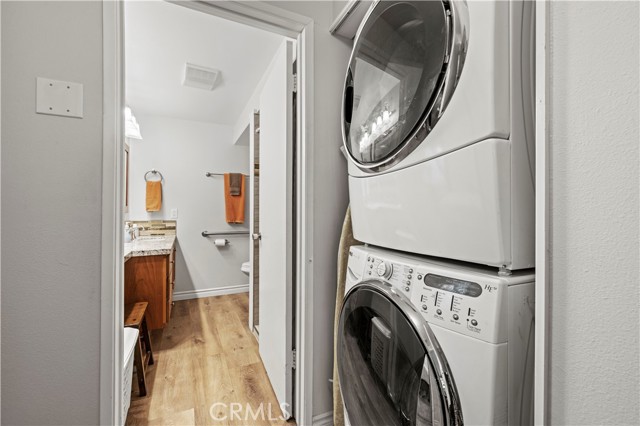 Detail Gallery Image 14 of 41 For 19160 Avenue of the Oaks #B,  Newhall,  CA 91321 - 2 Beds | 1 Baths