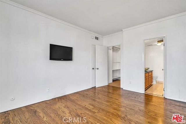 1115 S Elm Drive, Los Angeles CA: https://media.crmls.org/medias/9a1de904-631e-45b4-8f77-dc69c313170b.jpg