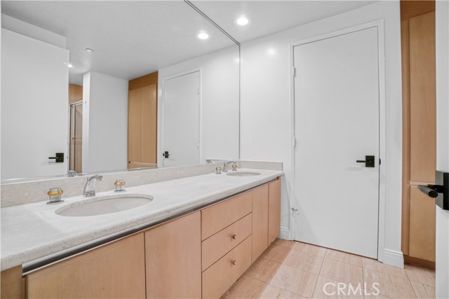 850 E Ocean Boulevard, Long Beach CA: https://media.crmls.org/medias/9a1e9b2f-e83c-4259-b017-481d49cab7ad.jpg