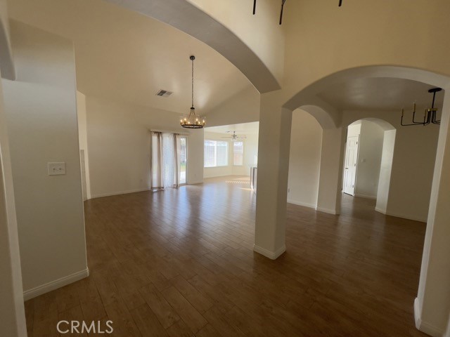 Detail Gallery Image 7 of 34 For 4319 Serene Oak Dr, Bakersfield,  CA 93313 - 4 Beds | 2 Baths