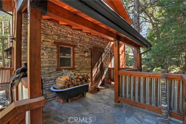 Detail Gallery Image 5 of 57 For 385 Iris Dr, Twin Peaks,  CA 92391 - 4 Beds | 3 Baths