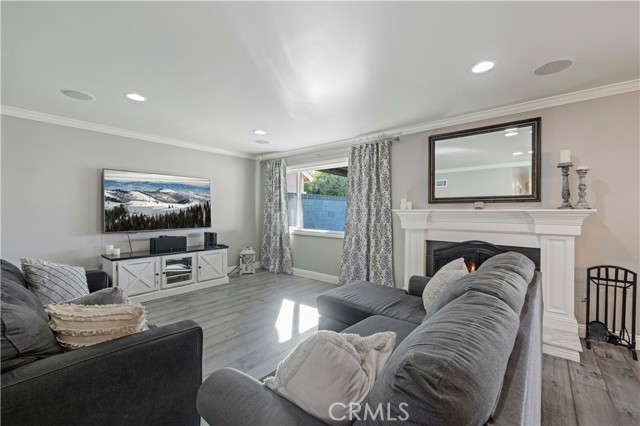 Detail Gallery Image 14 of 47 For 27933 Honeycomb Dr, Saugus,  CA 91350 - 4 Beds | 2/1 Baths