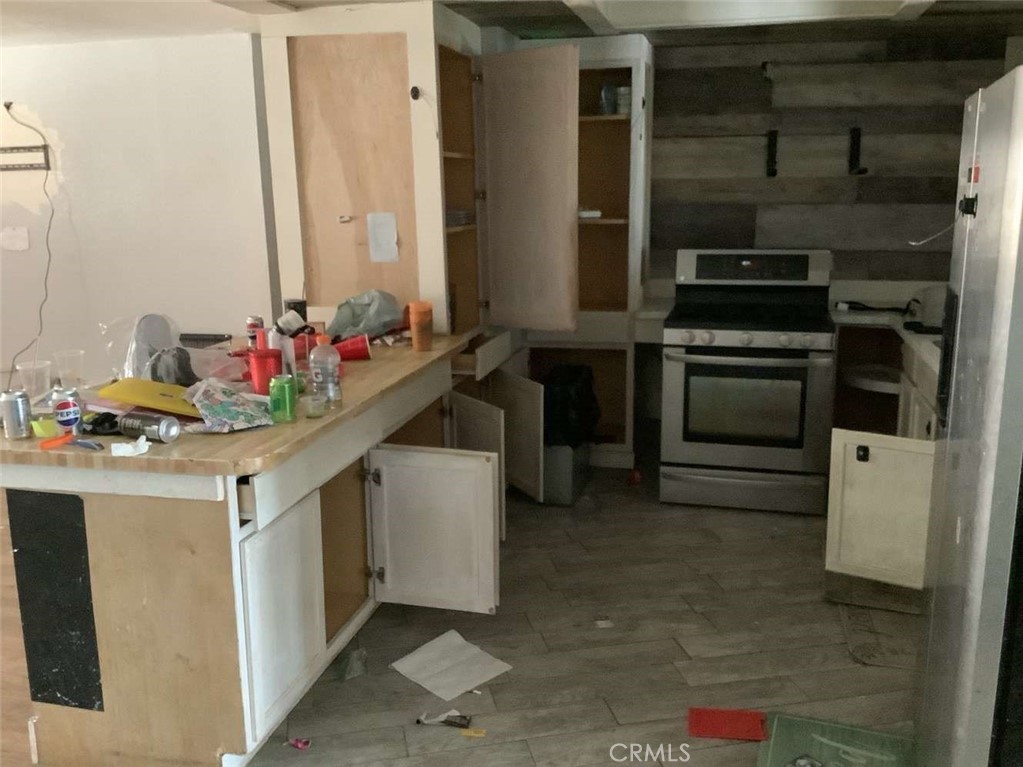 https://media.crmls.org/medias/9a215356-4796-4a40-8bcb-482577f0eca1.jpg?preset=X-Large