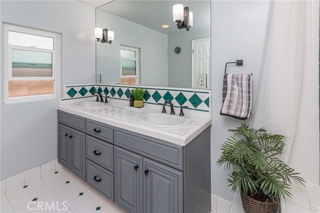 Detail Gallery Image 15 of 28 For 1030 E San Jose, Burbank,  CA 91501 - 3 Beds | 2 Baths