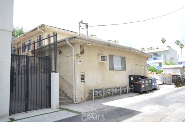 7028 Alabama Avenue, Canoga Park CA: https://media.crmls.org/medias/9a224dc8-9196-4725-aea0-05bb58e0d0f6.jpg