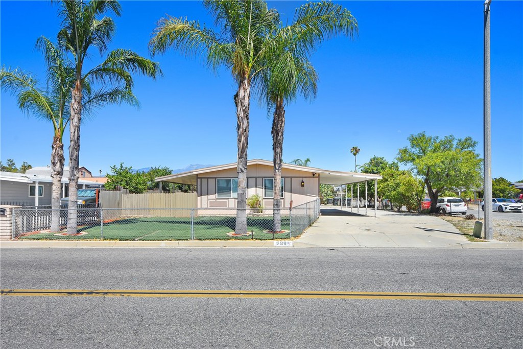 588 N Gilbert