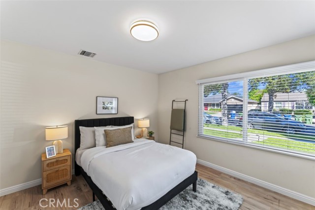 Detail Gallery Image 18 of 44 For 17008 Hartland St, Lake Balboa,  CA 91406 - 4 Beds | 2 Baths