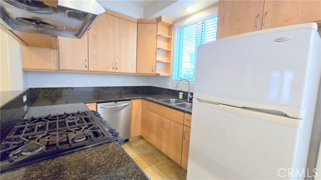 Detail Gallery Image 7 of 24 For 68 N Allen Ave #6,  Pasadena,  CA 91106 - 3 Beds | 3 Baths