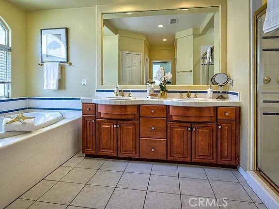 https://media.crmls.org/medias/9a237986-5547-4a06-be3c-8f38b5480d9a.jpg?preset=X-Large