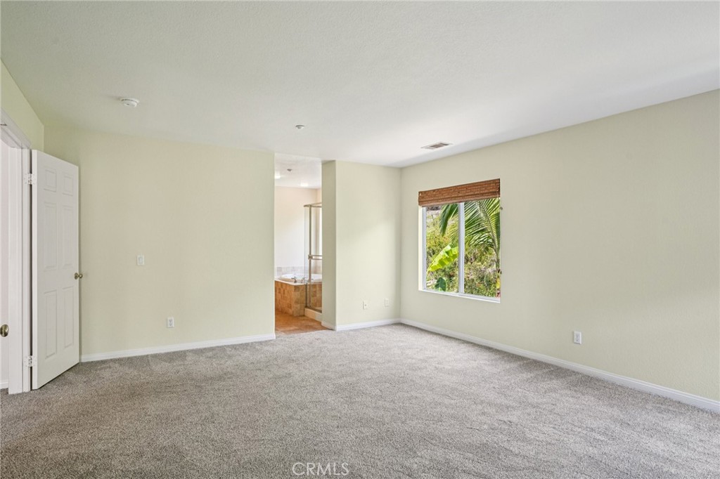 MLS #OC25182457 img 16