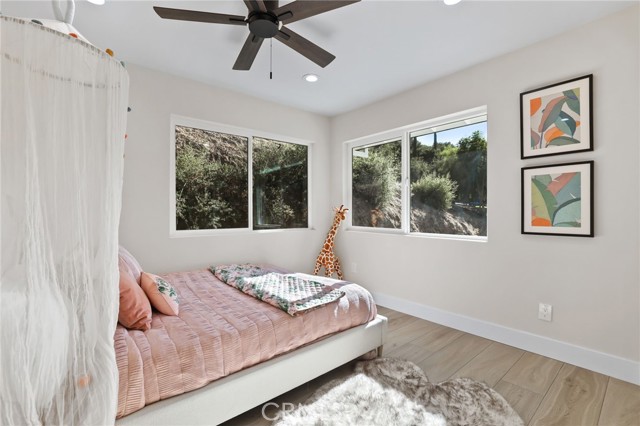 9425 Gierson Avenue, Chatsworth CA: https://media.crmls.org/medias/9a2467b7-6311-49de-bb5c-216d23a34c01.jpg