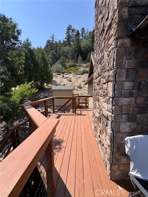 Detail Gallery Image 12 of 44 For 38532 N Shore Dr, Fawnskin,  CA 92333 - 3 Beds | 2/1 Baths