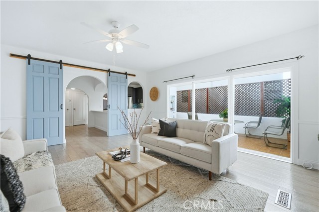 Detail Gallery Image 9 of 46 For 108 Roycroft Ave, Long Beach,  CA 90803 - 4 Beds | 3/1 Baths