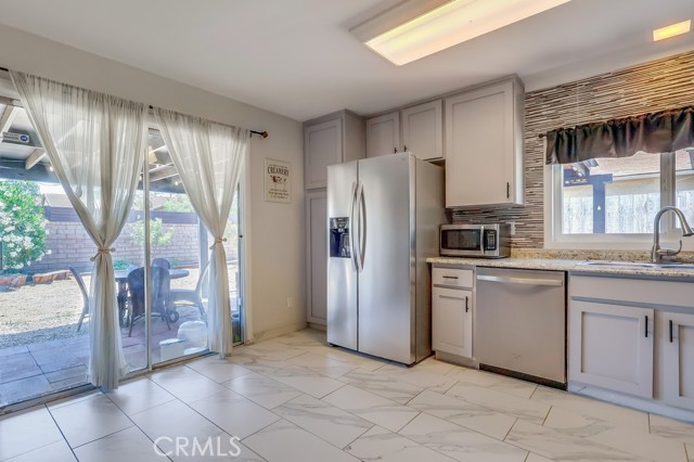 2846 Nandina Drive, Palmdale CA: https://media.crmls.org/medias/9a25c780-1bc8-4cf7-8f45-01bf576262b5.jpg