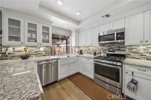 Detail Gallery Image 11 of 39 For 5930 Tampa #204,  Tarzana,  CA 91356 - 3 Beds | 3/1 Baths