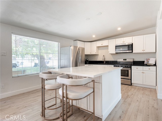 649 W w ramona Drive, Rialto CA: https://media.crmls.org/medias/9a2743cb-ffb4-483f-baf3-b9a233ffdc49.jpg