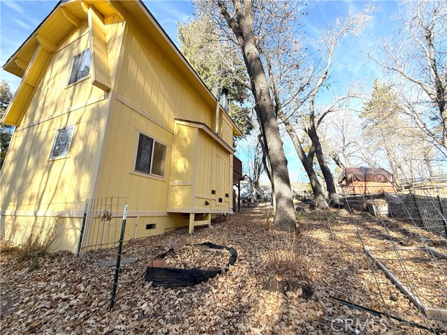 Detail Gallery Image 10 of 11 For 32795 Fox, Running Springs,  CA 92307 - 2 Beds | 1/1 Baths