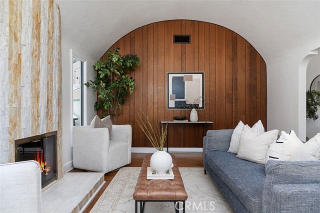2340 Camden Avenue, Los Angeles CA: https://media.crmls.org/medias/9a27bd40-5d88-4520-8e59-7553663b5f8b.jpg