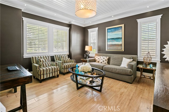 Detail Gallery Image 7 of 54 For 23 Boardwalk, Newport Beach,  CA 92660 - 6 Beds | 4/2 Baths