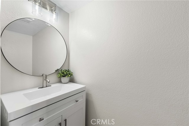 Detail Gallery Image 14 of 42 For 45620 Barham Ave, Lancaster,  CA 93534 - 5 Beds | 2/1 Baths