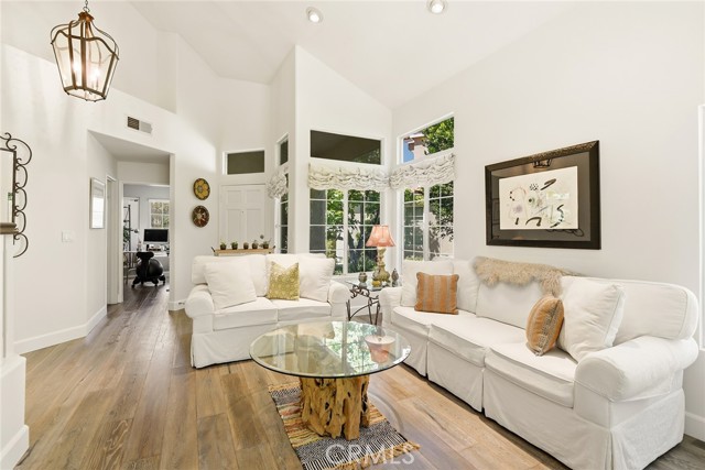 Detail Gallery Image 8 of 29 For 4762 Rhapsody, Oak Park,  CA 91377 - 3 Beds | 3 Baths