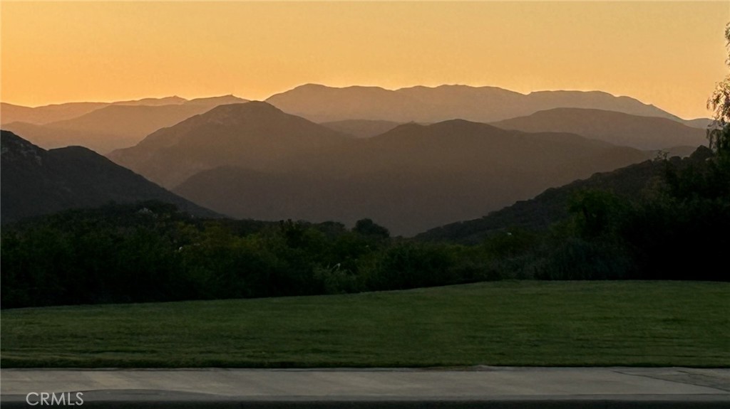 https://media.crmls.org/medias/9a293352-41b3-4a3d-9338-63078cb80a62.jpg?preset=X-Large