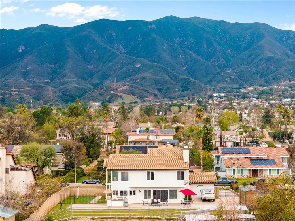 https://media.crmls.org/medias/9a29503d-15b6-4c76-8c71-116ff07205bb.jpg?preset=X-Large