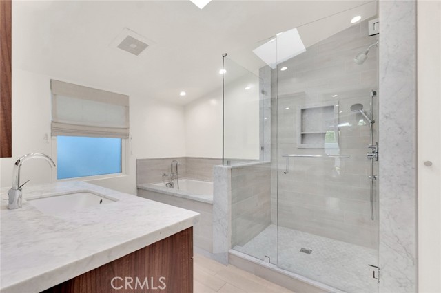 2712 N Beverly Glen Boulevard, Los Angeles CA: https://media.crmls.org/medias/9a29ab93-5ad5-45c9-90b6-b787b8076285.jpg