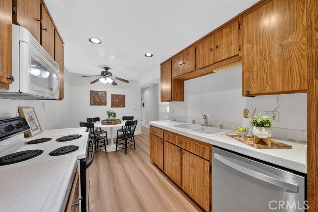 Detail Gallery Image 14 of 38 For 20702 El Toro #16,  Lake Forest,  CA 92630 - 2 Beds | 2 Baths