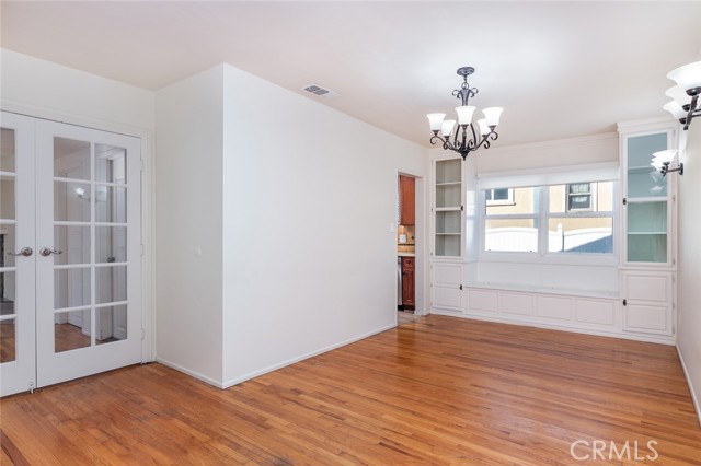 Detail Gallery Image 10 of 26 For 1241 Moncado Dr, Glendale,  CA 91207 - 3 Beds | 3 Baths