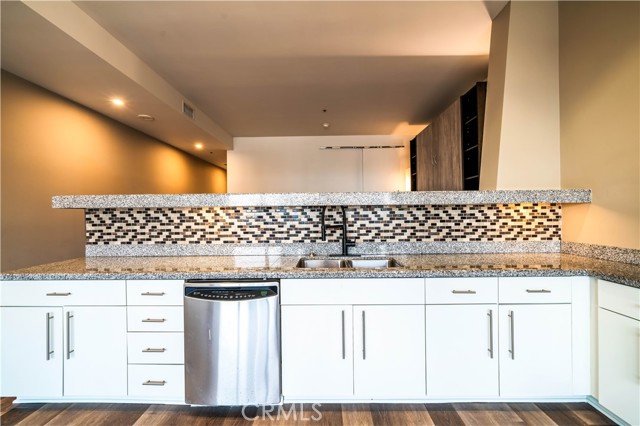 Detail Gallery Image 8 of 20 For 1100 Wilshire Bld #2707,  Los Angeles,  CA 90017 - 1 Beds | 1 Baths