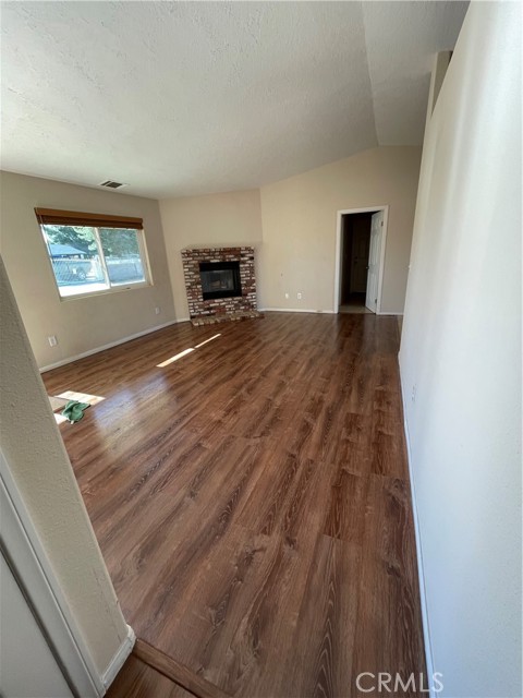 Detail Gallery Image 8 of 15 For 21150 Lone Eagle, Apple Valley,  CA 92308 - 3 Beds | 2 Baths