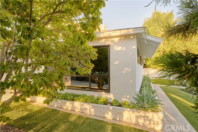 Detail Gallery Image 4 of 40 For 4800 Mary Ellen, Sherman Oaks,  CA 91423 - 3 Beds | 2 Baths