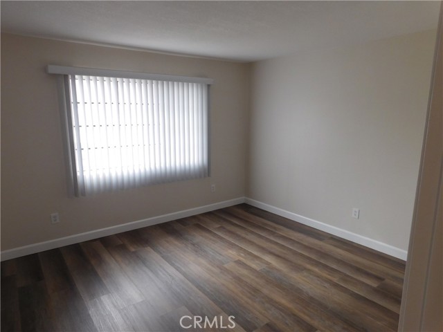 Image 15 of 17 For 910 Sheridan  B
