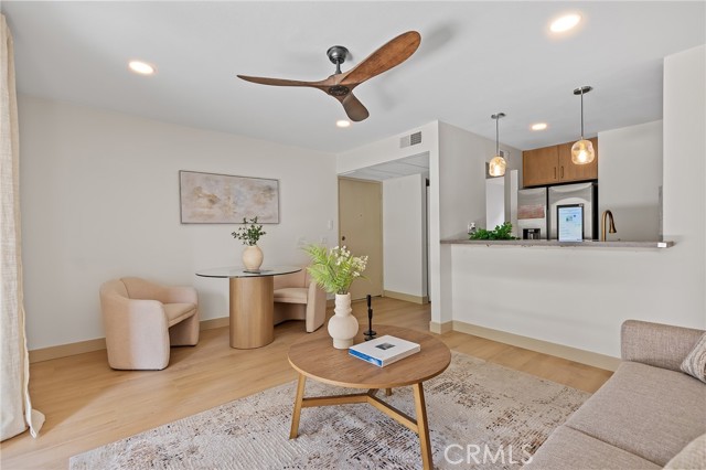 Detail Gallery Image 8 of 41 For 120 Lemon #34,  Irvine,  CA 92618 - 1 Beds | 1 Baths