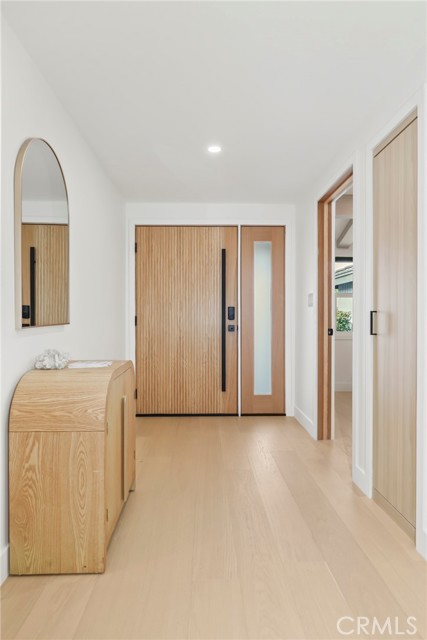 Detail Gallery Image 8 of 47 For 23856 Aetna, Woodland Hills,  CA 91367 - 4 Beds | 3 Baths